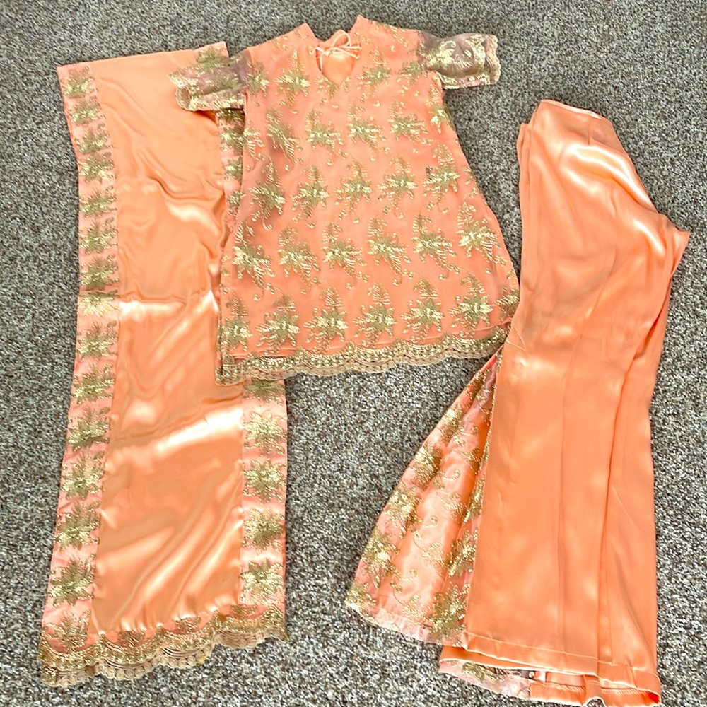 Peach and gold 3 piece co-ordinated set in silky fabric w lace overlay LIKE NEW